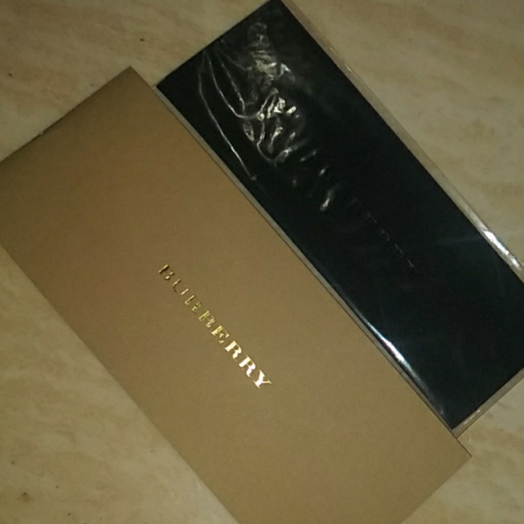 New Burberry Sunglasses - Picture 5 of 8